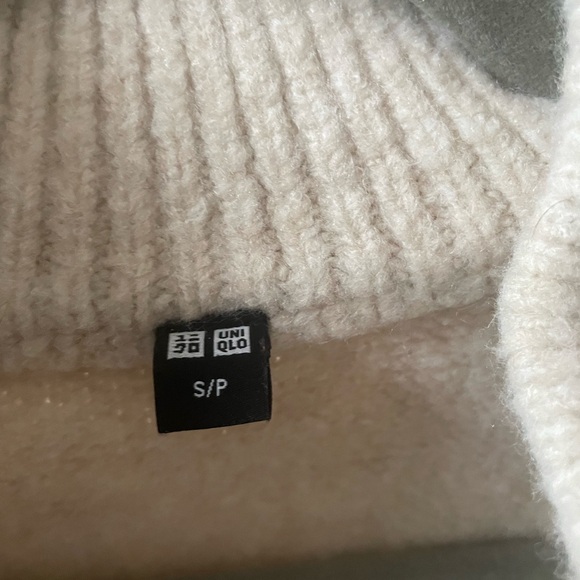 Uniqlo - SOUFFLE YARN LONG SLEEVE HALF-ZIP SWEATER in NATURAL - Small - Picture 4 of 5